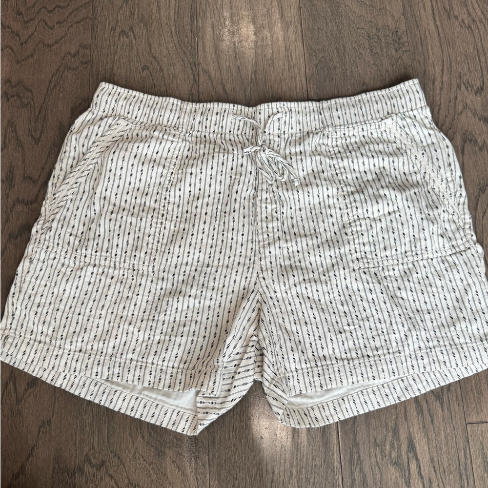 Old Navy Pull On Shorts Womens XL White Black Striped Elastic Waist Casual
